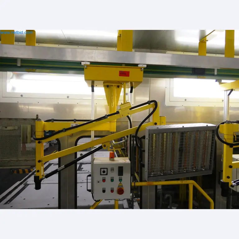 Roboty, sprzęt spawalniczy i akcesoria montażowe z branży motoryzacyjnej-6