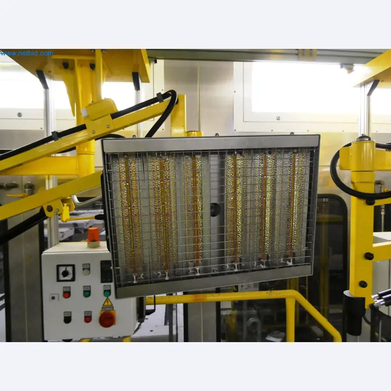 Roboty, sprzęt spawalniczy i akcesoria montażowe z branży motoryzacyjnej-7