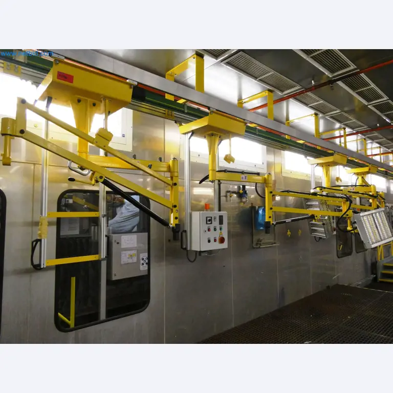 Roboty, sprzęt spawalniczy i akcesoria montażowe z branży motoryzacyjnej-1