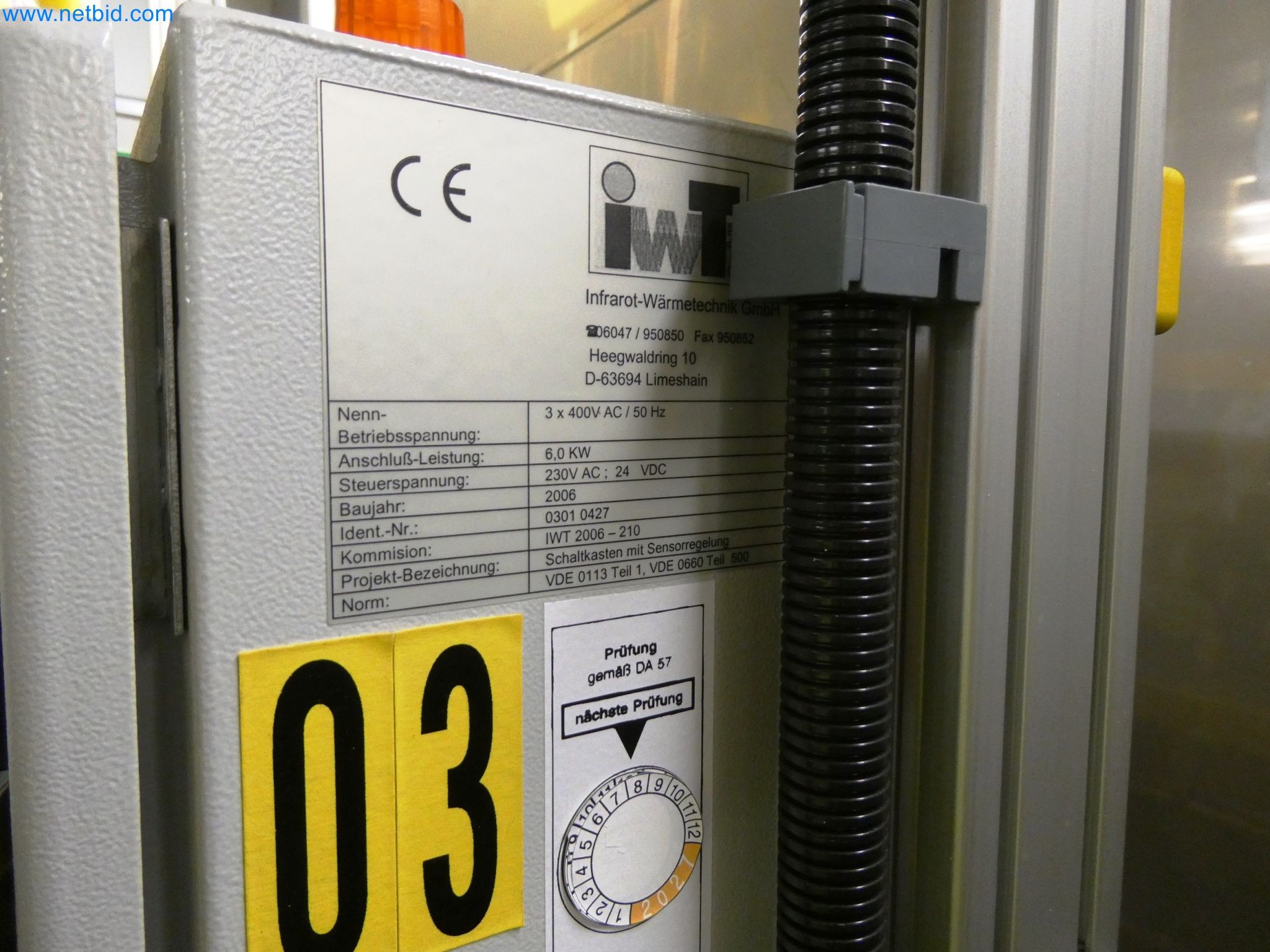 Roboty, sprzęt spawalniczy i akcesoria montażowe z branży motoryzacyjnej-5