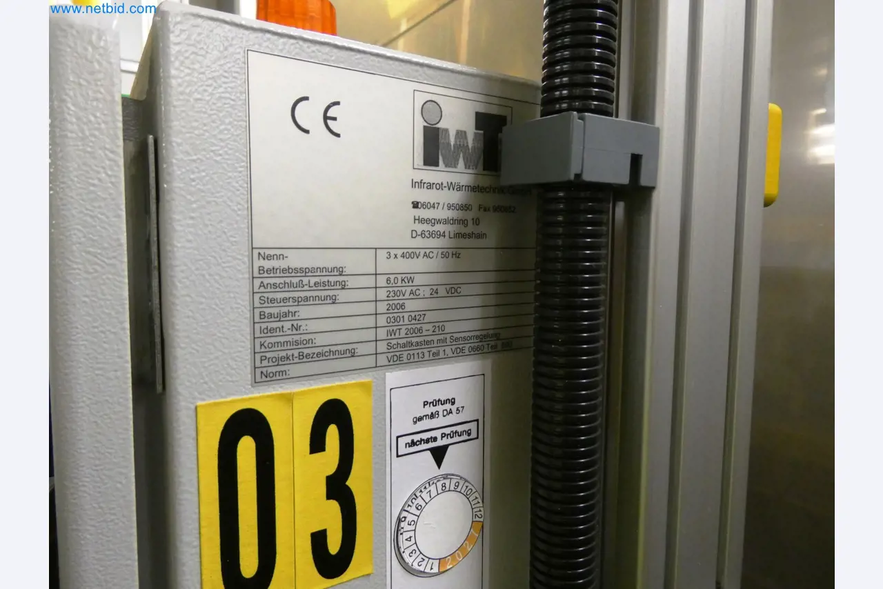 Roboty, sprzęt spawalniczy i akcesoria montażowe z branży motoryzacyjnej-5