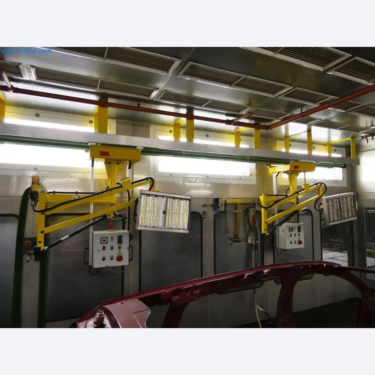 Roboty, sprzęt spawalniczy i akcesoria montażowe z branży motoryzacyjnej-1