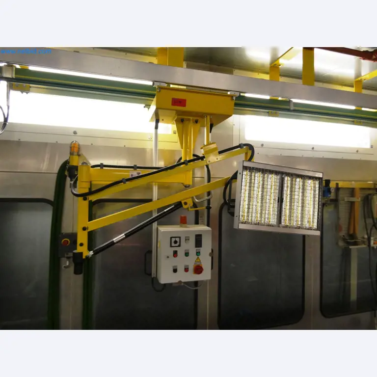 Roboty, sprzęt spawalniczy i akcesoria montażowe z branży motoryzacyjnej-2