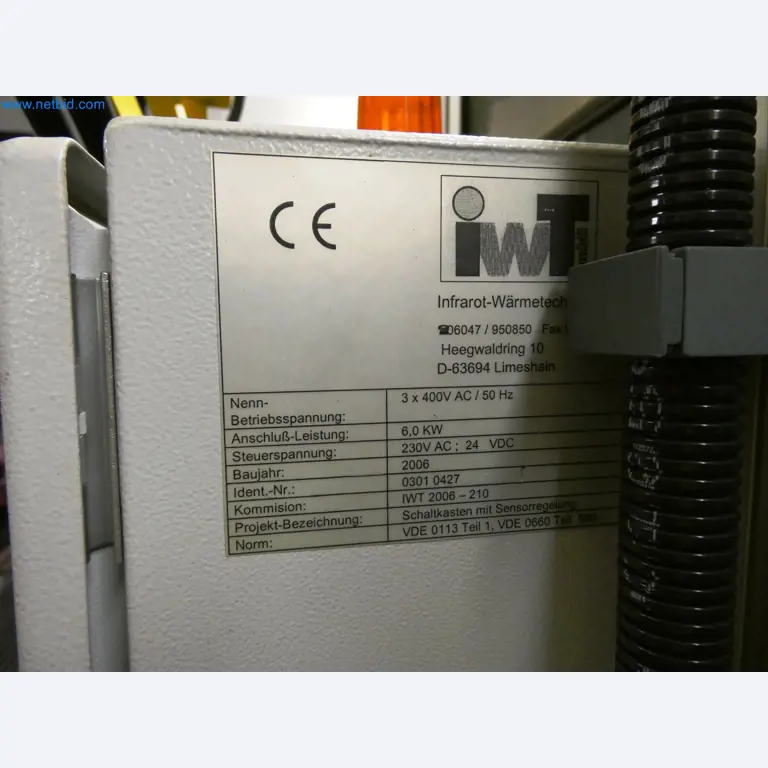 Roboty, sprzęt spawalniczy i akcesoria montażowe z branży motoryzacyjnej-5