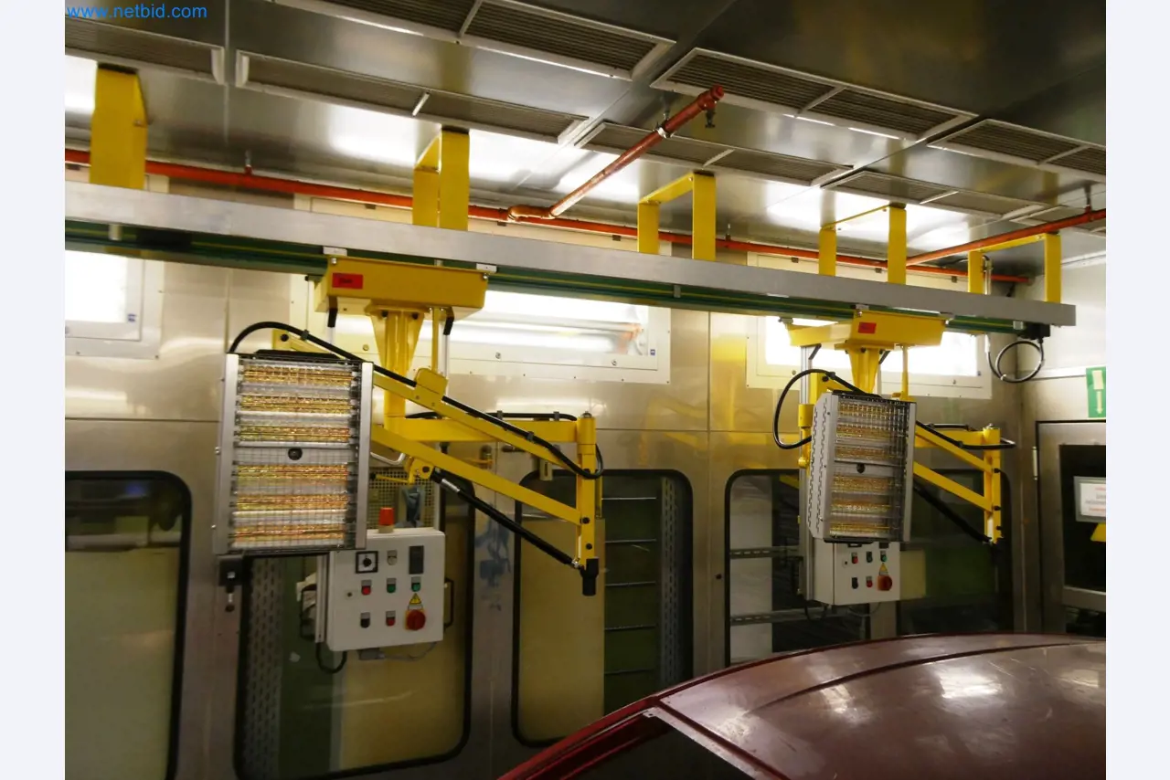 Roboty, sprzęt spawalniczy i akcesoria montażowe z branży motoryzacyjnej-1