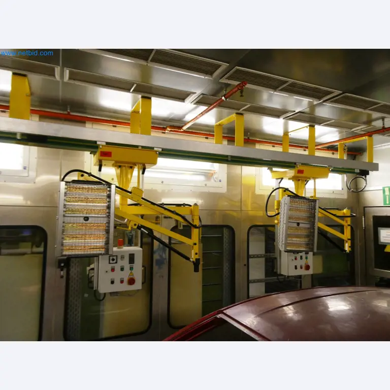 Roboty, sprzęt spawalniczy i akcesoria montażowe z branży motoryzacyjnej-1