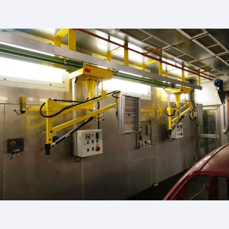 Roboty, sprzęt spawalniczy i akcesoria montażowe z branży motoryzacyjnej-3