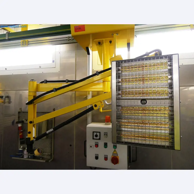 Roboty, sprzęt spawalniczy i akcesoria montażowe z branży motoryzacyjnej-5