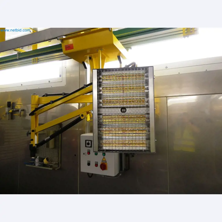 Roboty, sprzęt spawalniczy i akcesoria montażowe z branży motoryzacyjnej-7