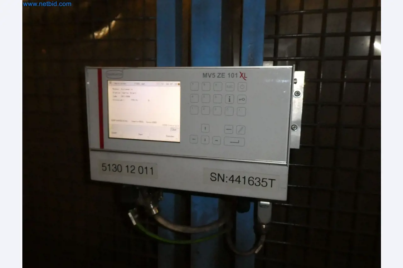 Robots, equipos de soldadura y accesorios de montaje de la industria del automóvil-1