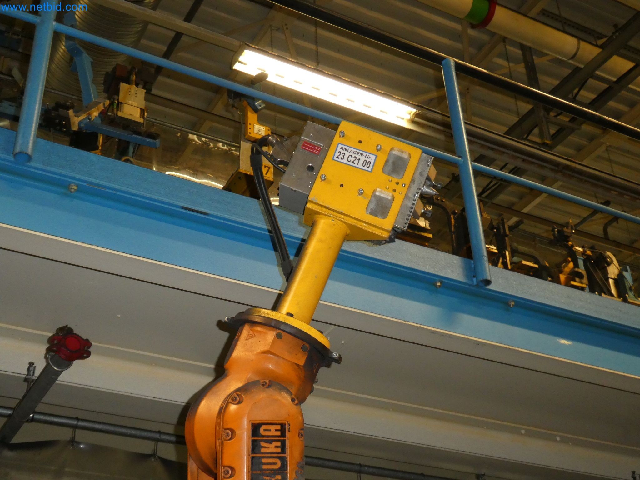 Robots, equipos de soldadura y accesorios de montaje de la industria del automóvil-3