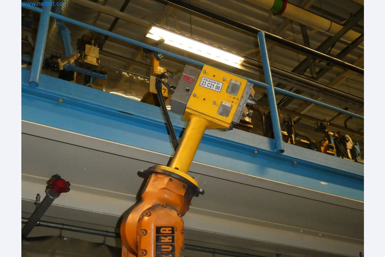 Robots, equipos de soldadura y accesorios de montaje de la industria del automóvil-3