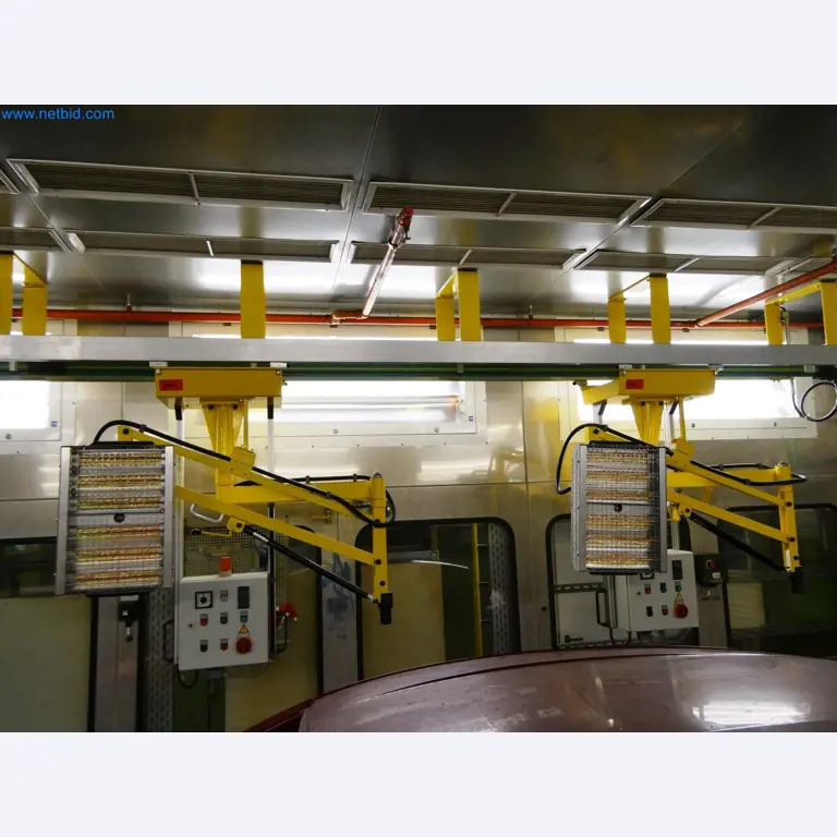 Roboty, sprzęt spawalniczy i akcesoria montażowe z branży motoryzacyjnej-1