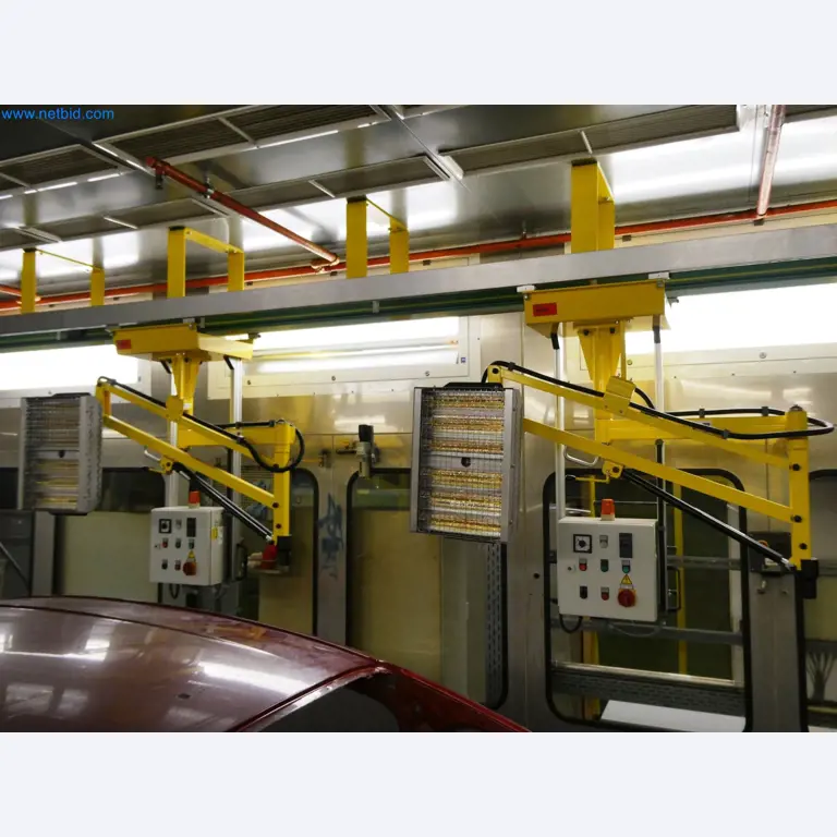 Roboty, sprzęt spawalniczy i akcesoria montażowe z branży motoryzacyjnej-3