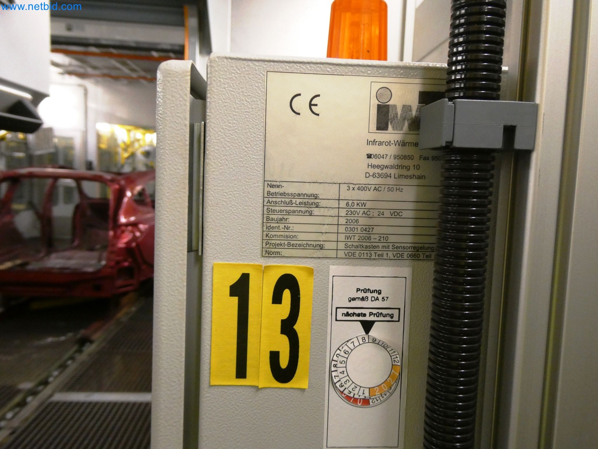 Roboty, sprzęt spawalniczy i akcesoria montażowe z branży motoryzacyjnej-5