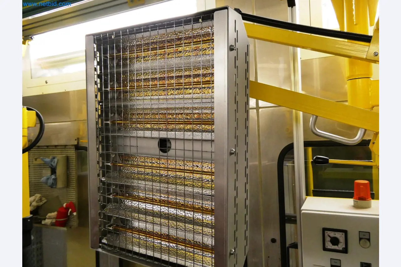 Roboty, sprzęt spawalniczy i akcesoria montażowe z branży motoryzacyjnej-6