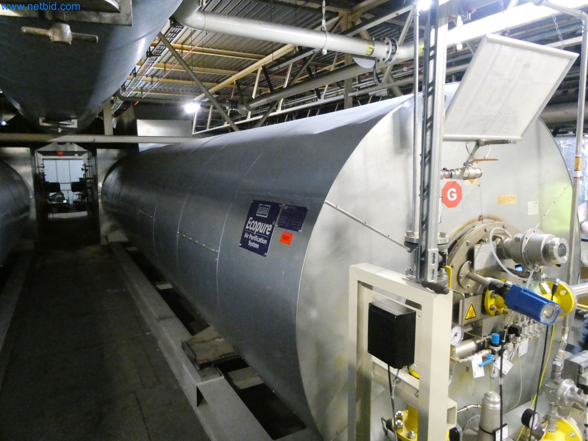 Roboty, svařovací zařízení a montážní příslušenství z automobilového průmyslu-1