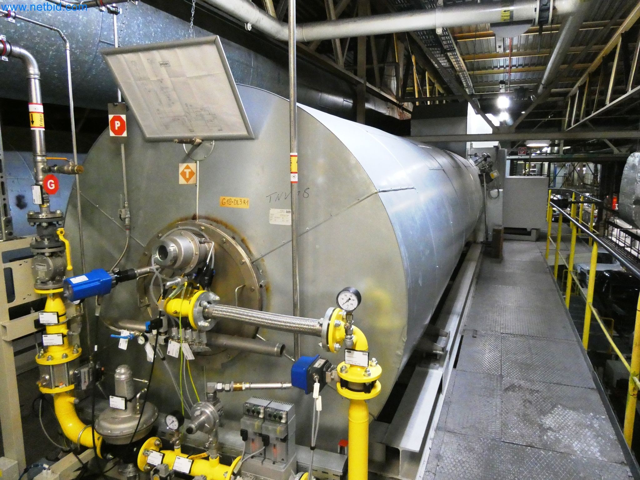 Roboty, svařovací zařízení a montážní příslušenství z automobilového průmyslu-3