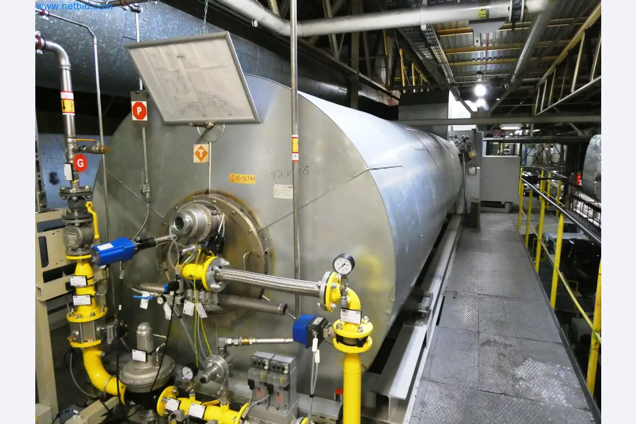 Roboty, svařovací zařízení a montážní příslušenství z automobilového průmyslu-3