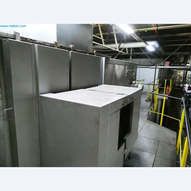 Roboty, svařovací zařízení a montážní příslušenství z automobilového průmyslu-4