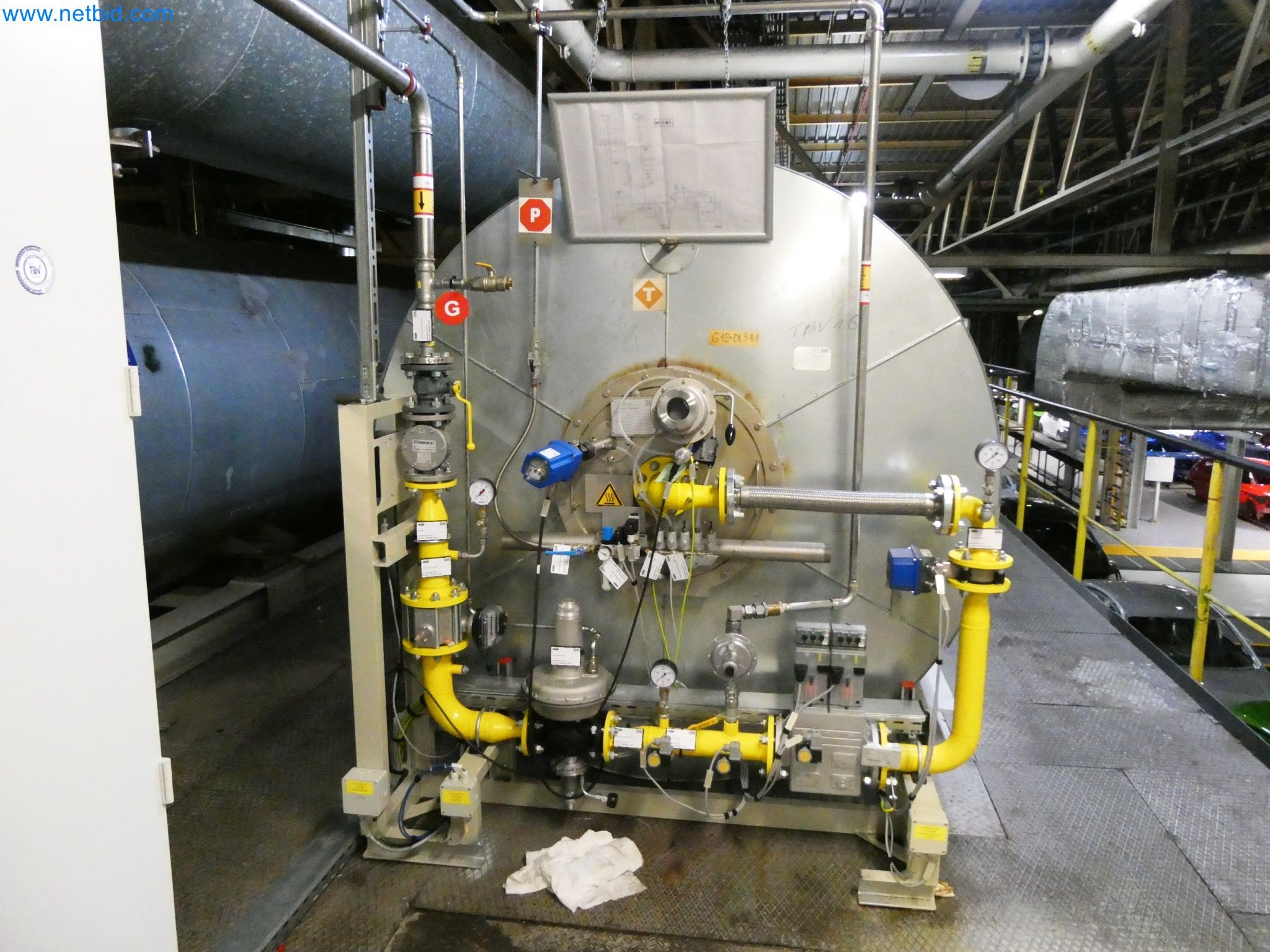 Roboty, svařovací zařízení a montážní příslušenství z automobilového průmyslu-6