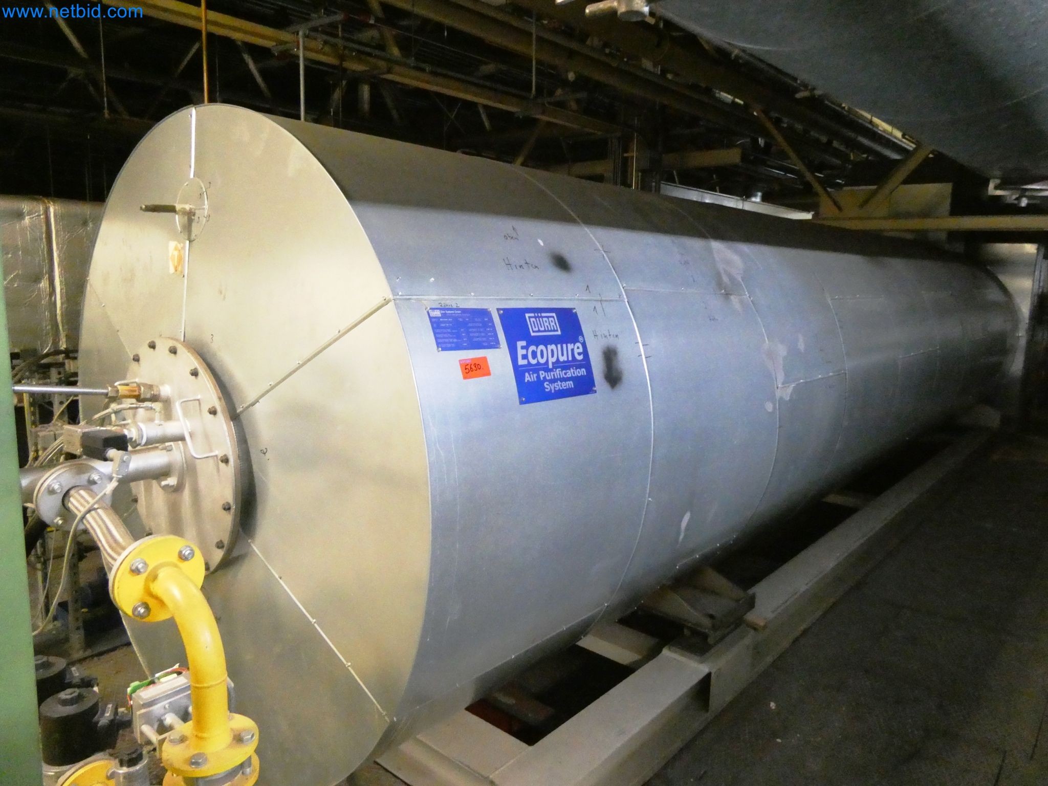 Roboty, svařovací zařízení a montážní příslušenství z automobilového průmyslu-1