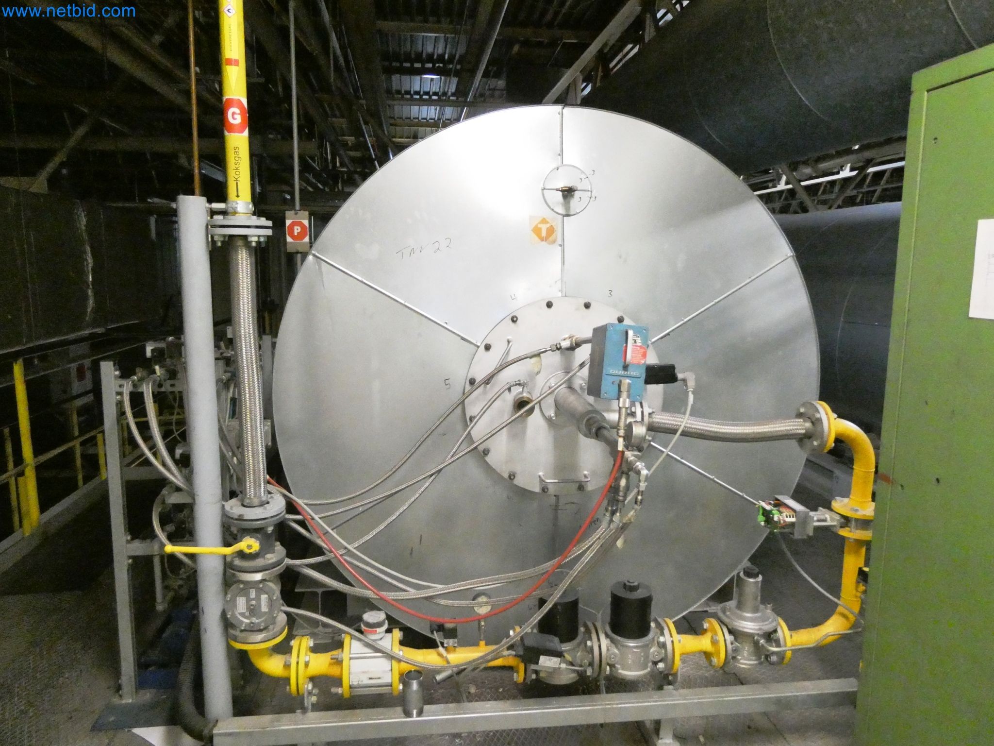 Roboty, svařovací zařízení a montážní příslušenství z automobilového průmyslu-2