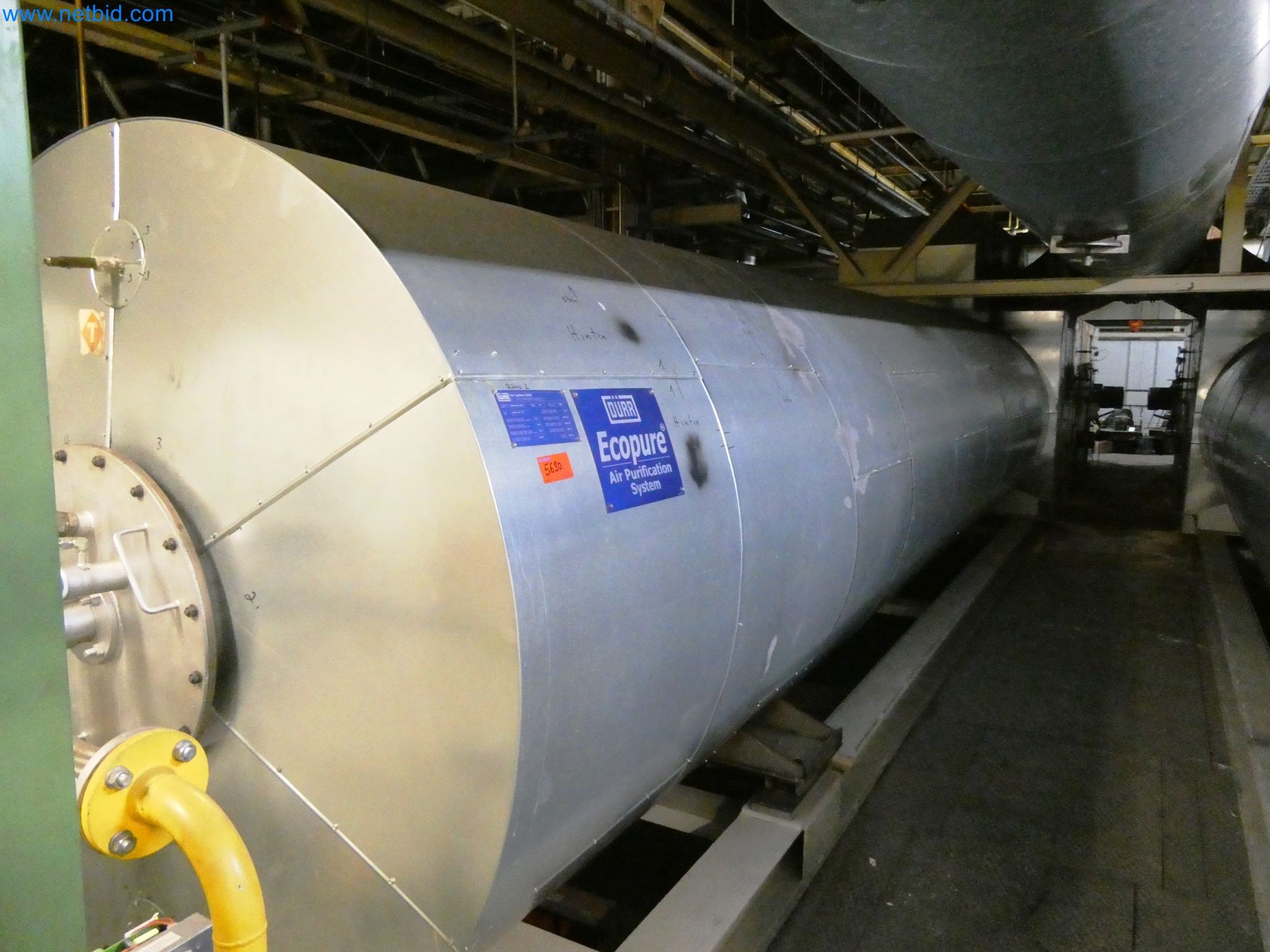 Roboty, svařovací zařízení a montážní příslušenství z automobilového průmyslu-5