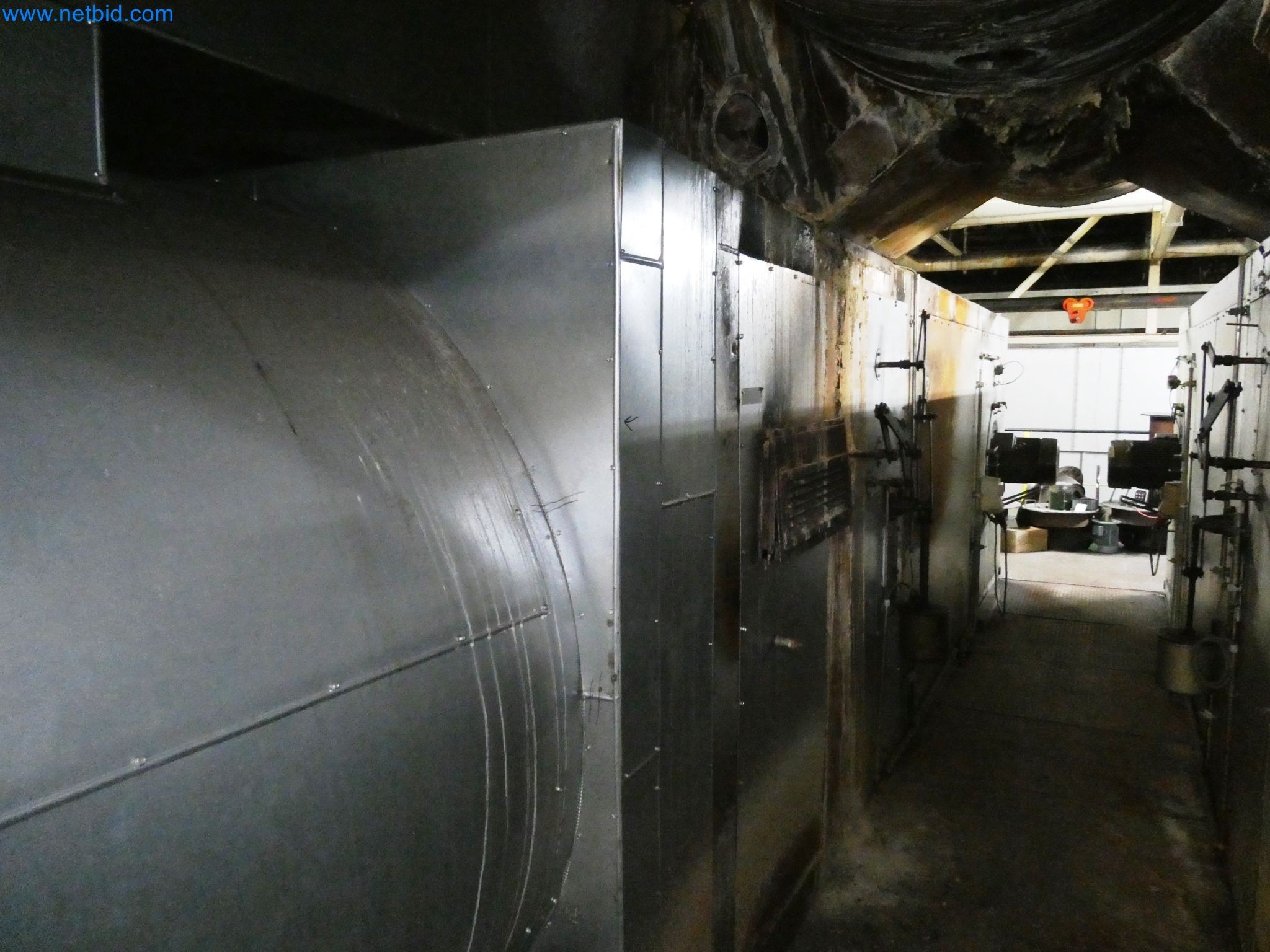 Roboty, svařovací zařízení a montážní příslušenství z automobilového průmyslu-6