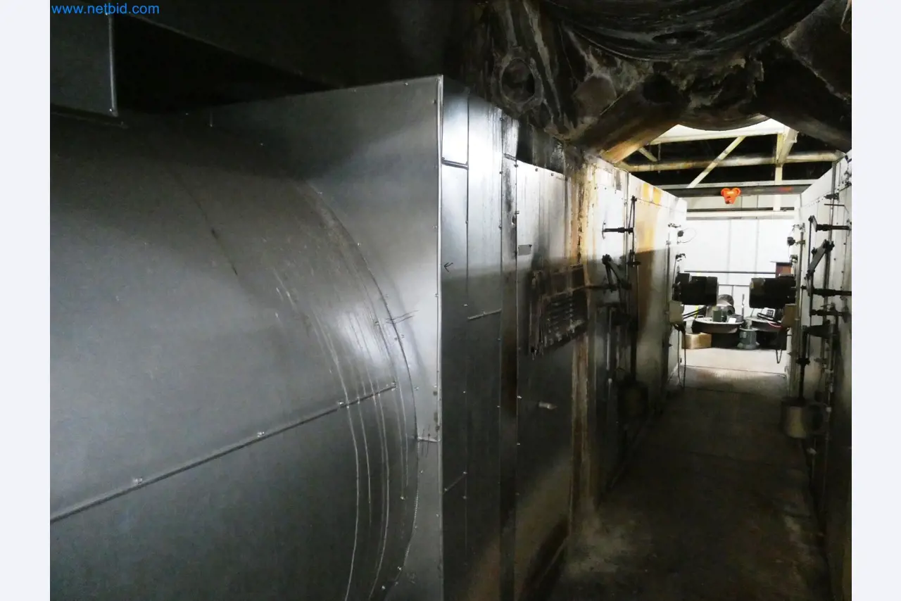 Roboty, svařovací zařízení a montážní příslušenství z automobilového průmyslu-6