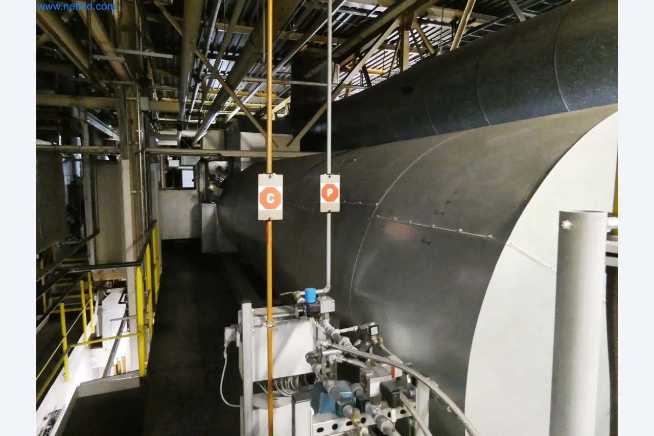 Roboty, svařovací zařízení a montážní příslušenství z automobilového průmyslu-7