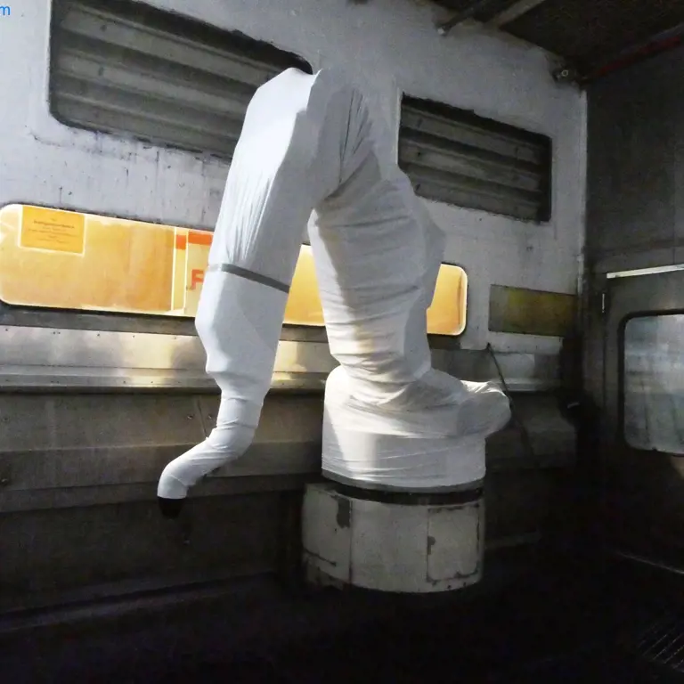 8 6osý malovací robot DÜRR