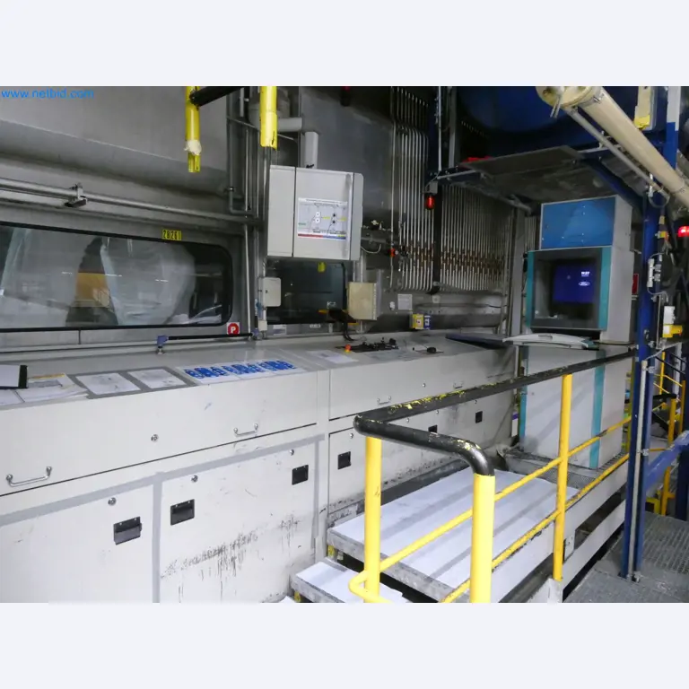 Roboty, svařovací zařízení a montážní příslušenství z automobilového průmyslu-2