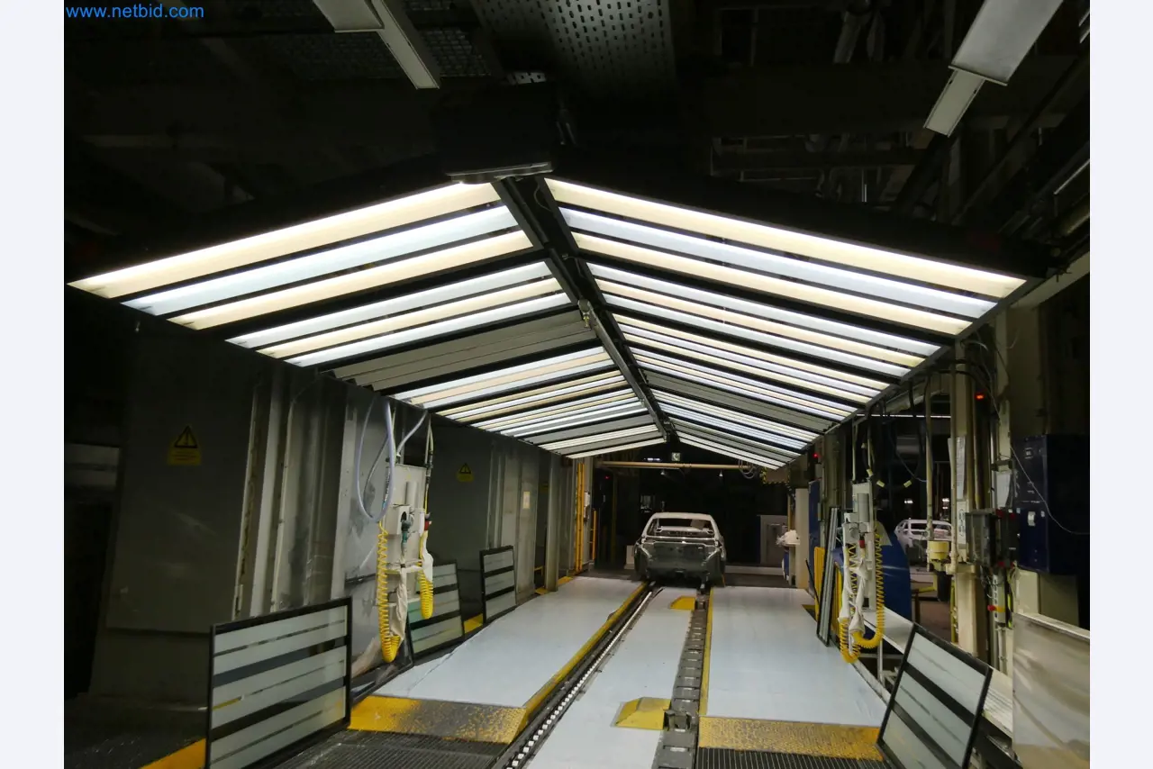 Roboty, svařovací zařízení a montážní příslušenství z automobilového průmyslu-1