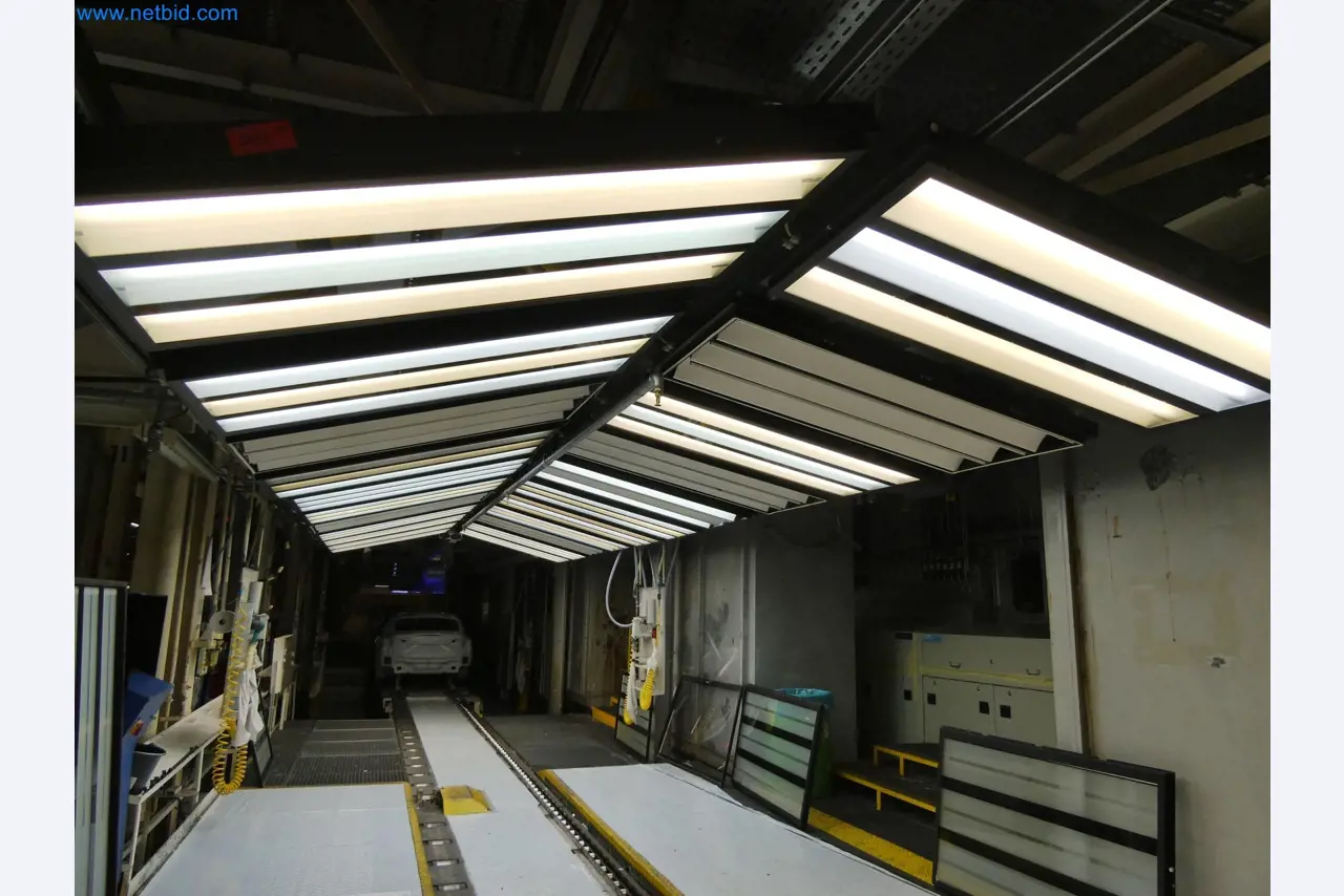 Roboty, svařovací zařízení a montážní příslušenství z automobilového průmyslu-2