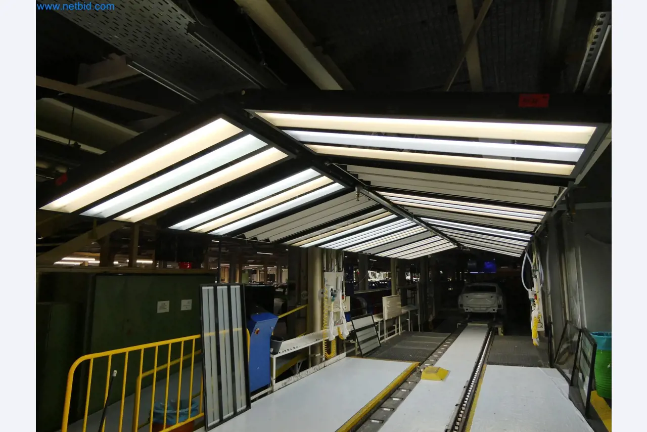 Roboty, svařovací zařízení a montážní příslušenství z automobilového průmyslu-4