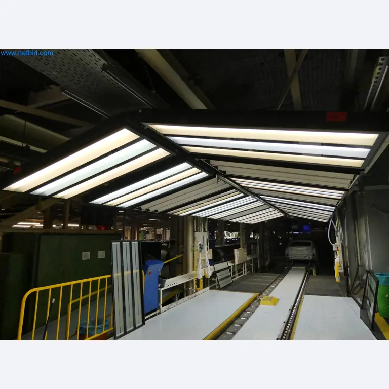 Roboty, svařovací zařízení a montážní příslušenství z automobilového průmyslu-4