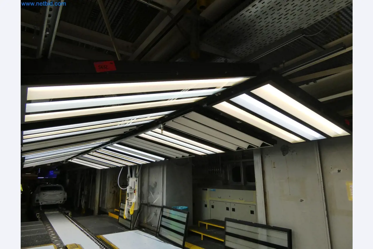 Roboty, svařovací zařízení a montážní příslušenství z automobilového průmyslu-6