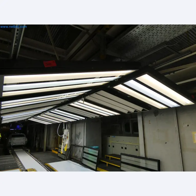 Roboty, svařovací zařízení a montážní příslušenství z automobilového průmyslu-6