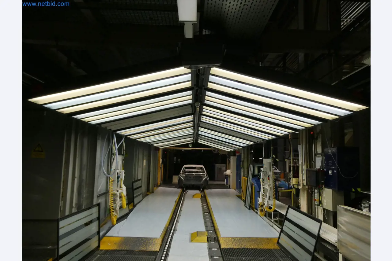 Roboty, svařovací zařízení a montážní příslušenství z automobilového průmyslu-7