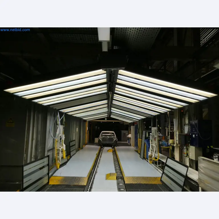 Roboty, svařovací zařízení a montážní příslušenství z automobilového průmyslu-7