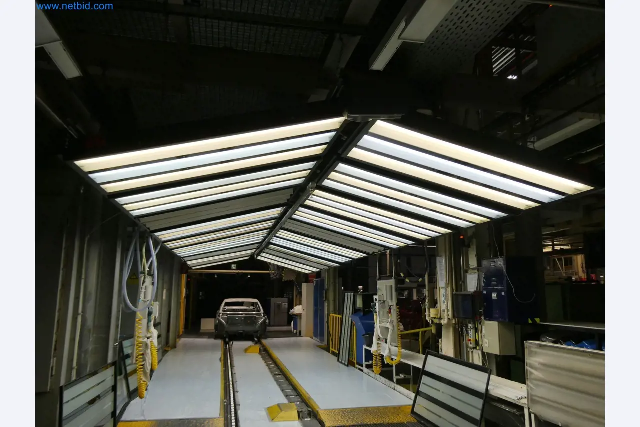 Roboty, svařovací zařízení a montážní příslušenství z automobilového průmyslu-8