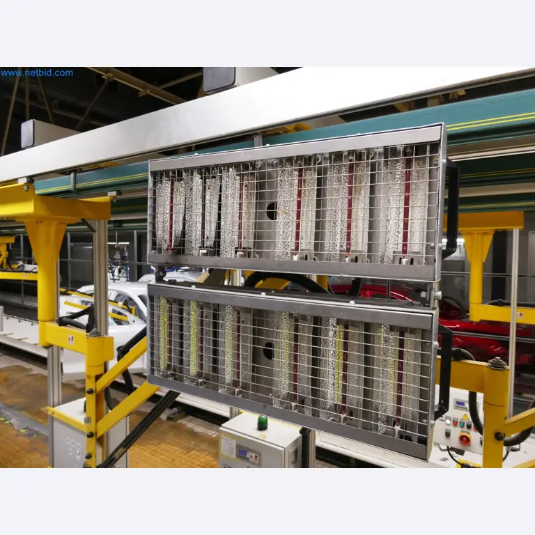 Roboty, sprzęt spawalniczy i akcesoria montażowe z branży motoryzacyjnej-10