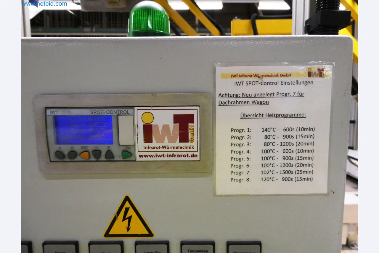 Roboty, sprzęt spawalniczy i akcesoria montażowe z branży motoryzacyjnej-8