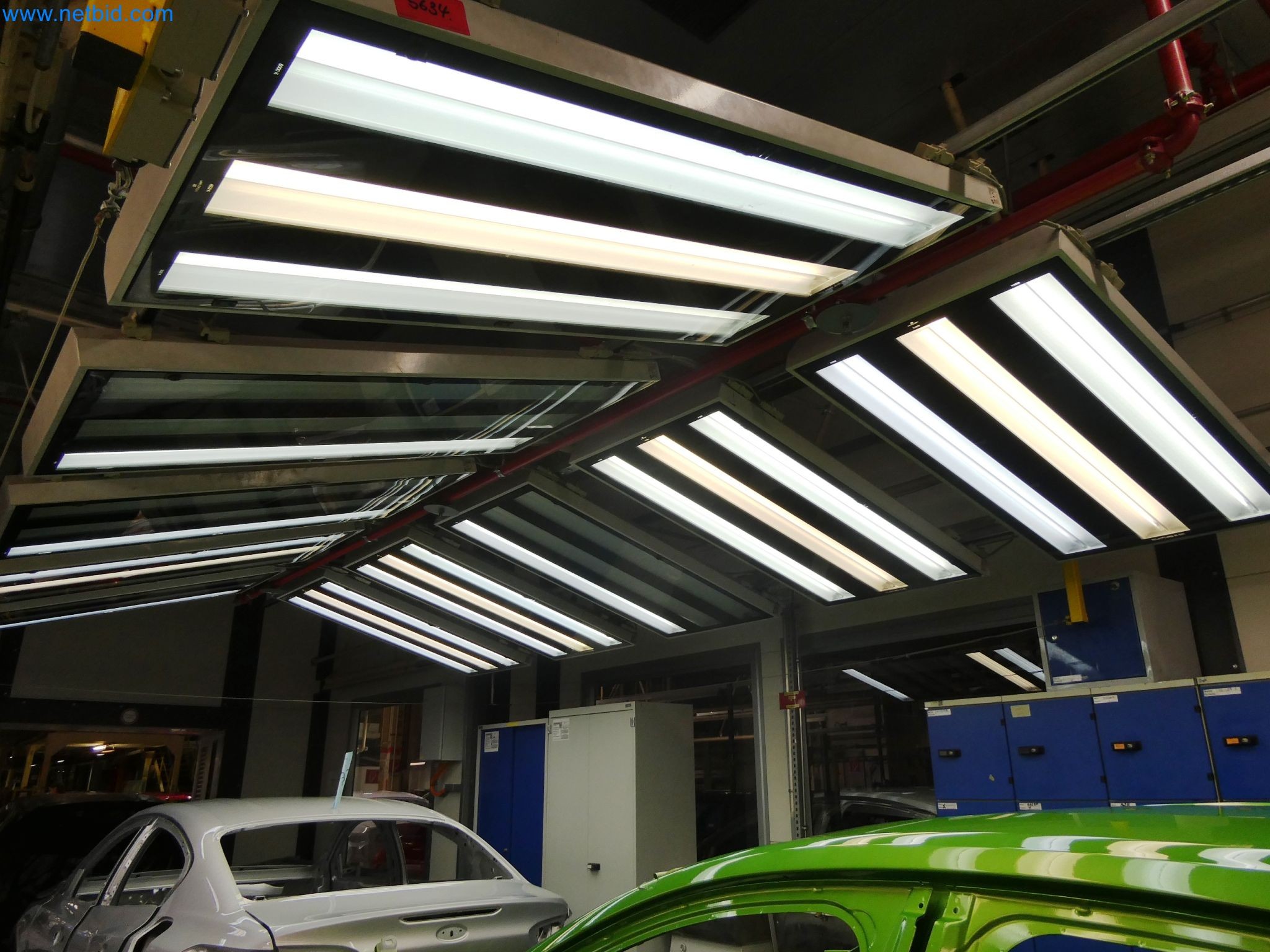 Roboti, varilna oprema in pripomočki za montažo iz avtomobilske industrije-2