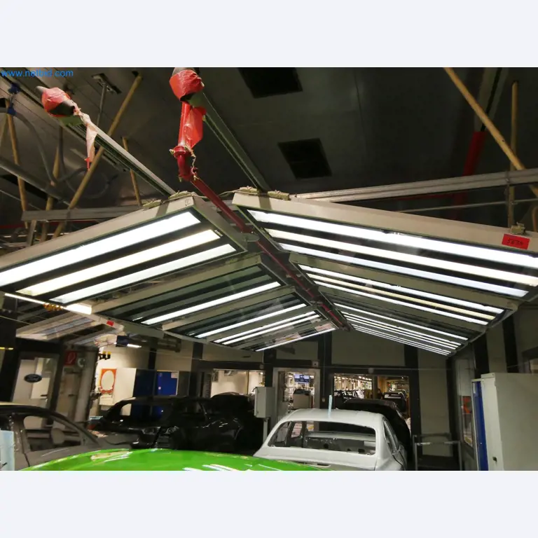 Roboty, sprzęt spawalniczy i akcesoria montażowe z branży motoryzacyjnej-4