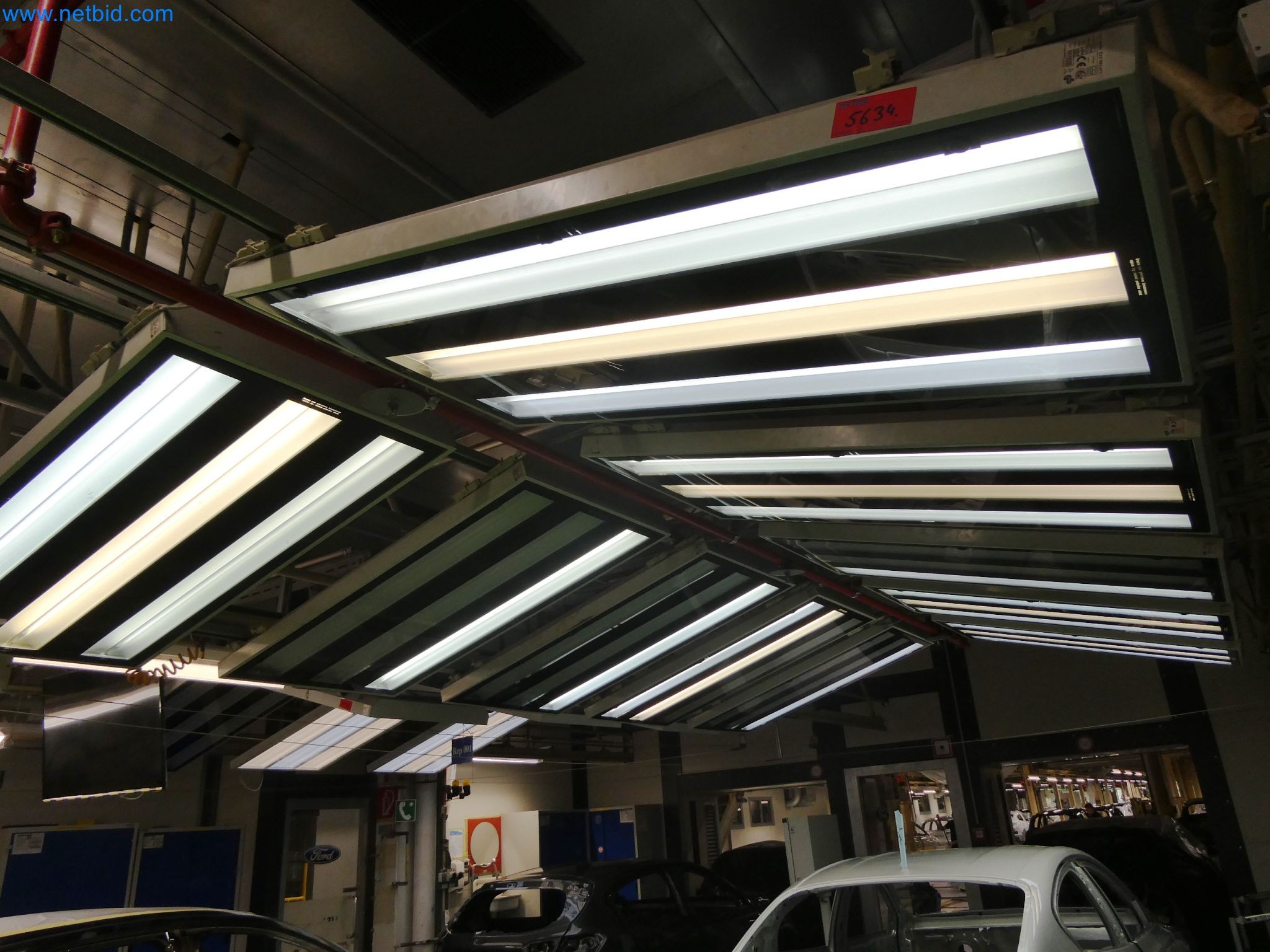 Roboti, varilna oprema in pripomočki za montažo iz avtomobilske industrije-6