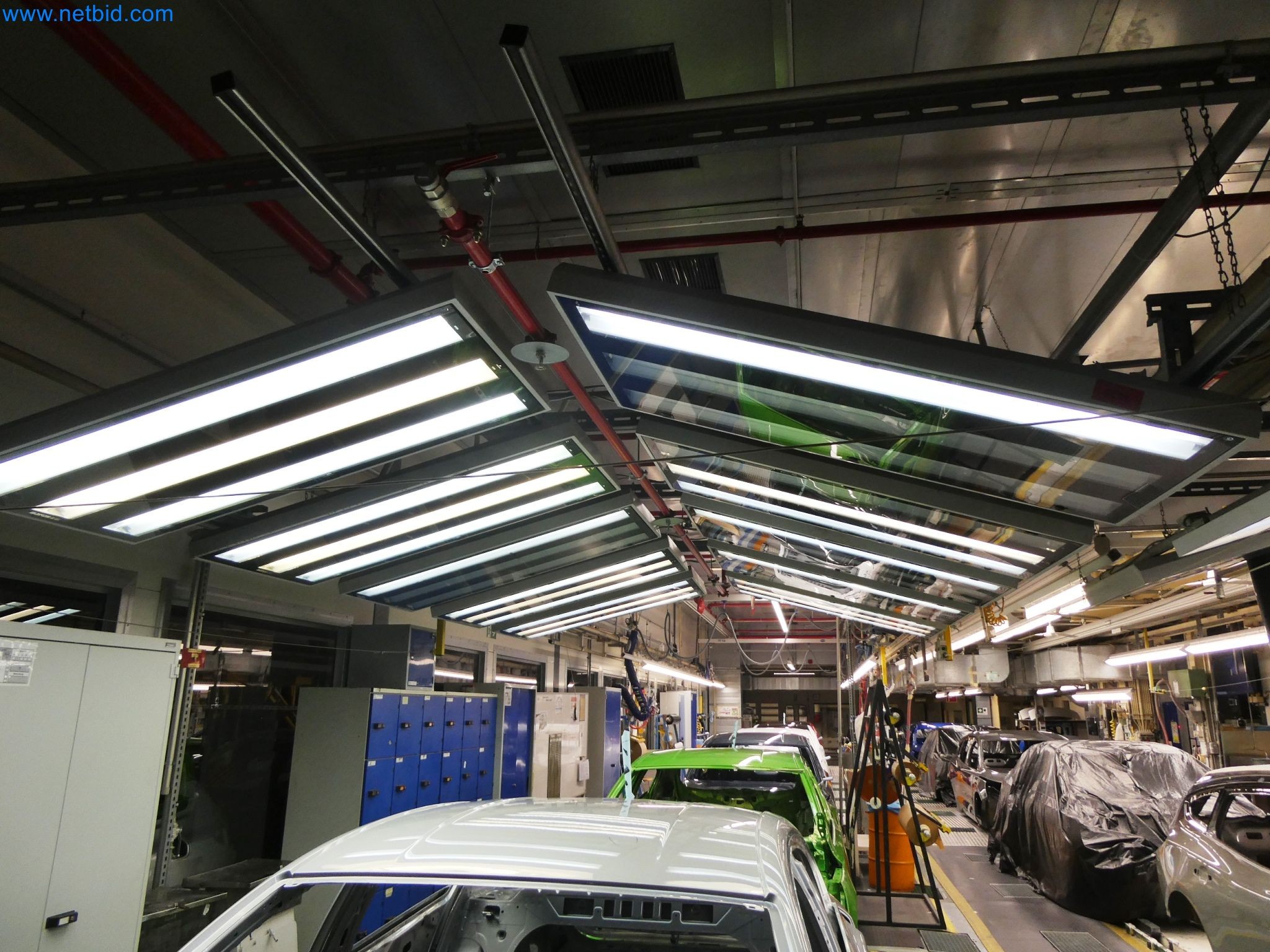 Roboti, varilna oprema in pripomočki za montažo iz avtomobilske industrije-7