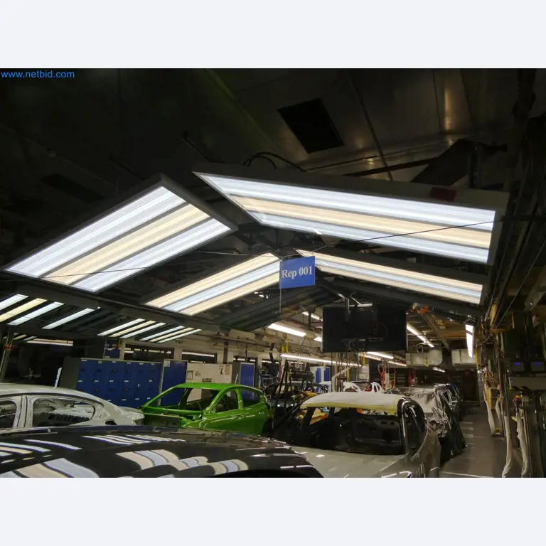 Roboti, varilna oprema in pripomočki za montažo iz avtomobilske industrije-2