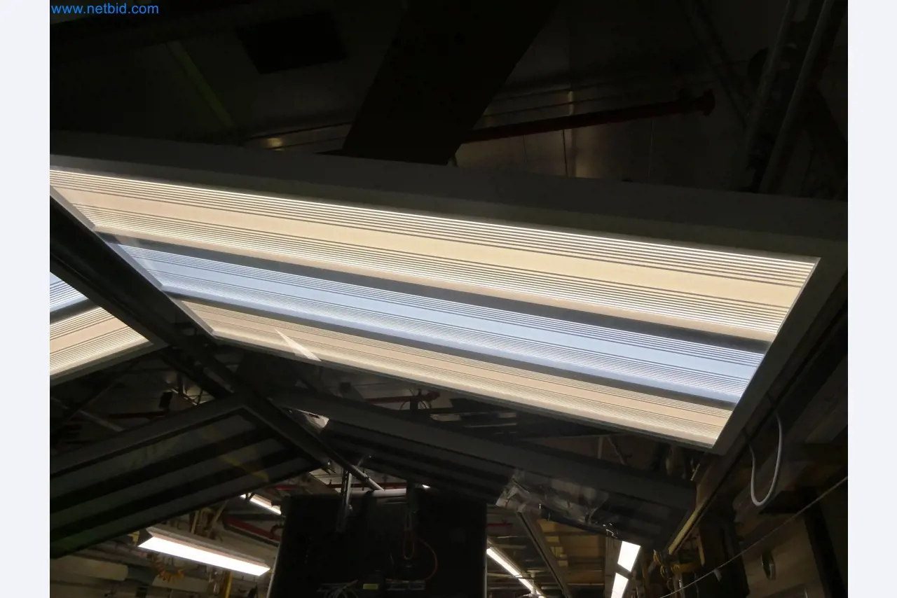 Roboti, varilna oprema in pripomočki za montažo iz avtomobilske industrije-4